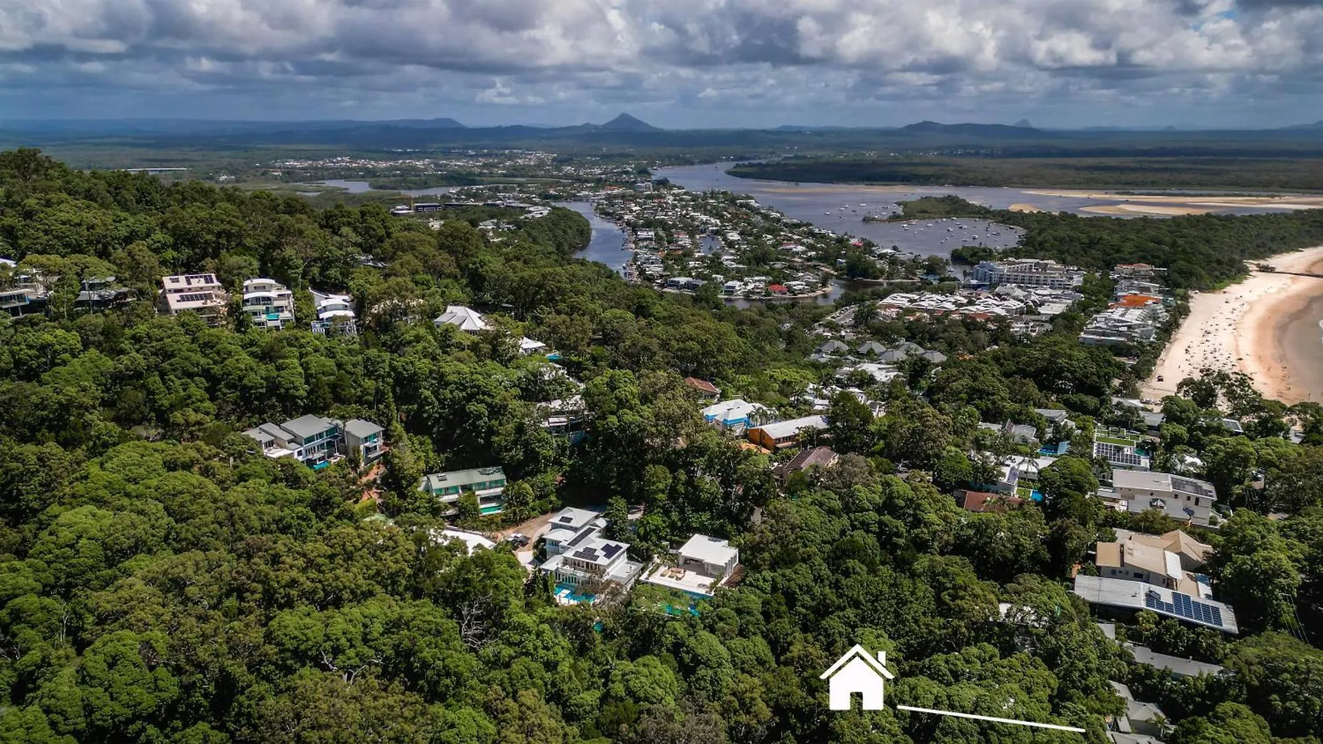 Dual-Living Amongst The Rainforest, Little Cove Noosa Heads Holiday home